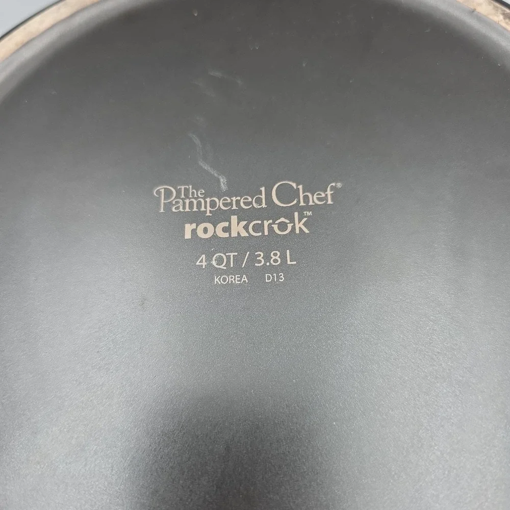 Pampered Chef Rockcrok Dutch Oven Black 4 Qt / 3.8 L with Glass Lid